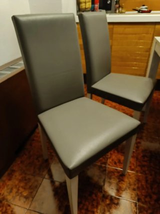 Mesa de comedor, 4 sillas y mueble comedor
