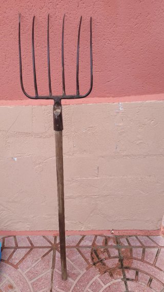 Horca de hierro para jardín