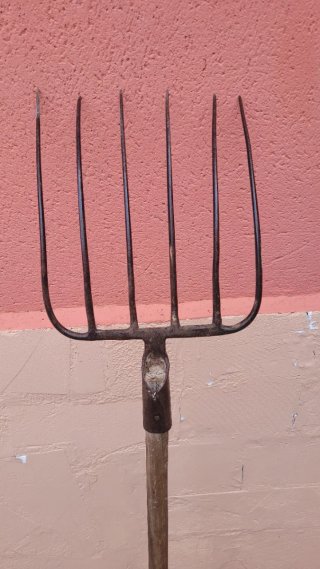 Horca de hierro para jardín