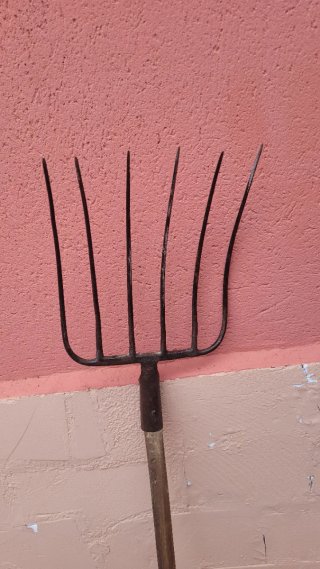 Horca de hierro para jardín