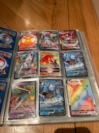 Cartas Pokémon V, VMAX y Entrenador