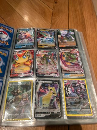 Cartas Pokémon V, VMAX y Entrenador