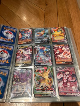 Cartas Pokémon V, VMAX y Entrenador