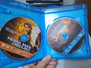 Blu-ray y DVD La Hora Más Oscura