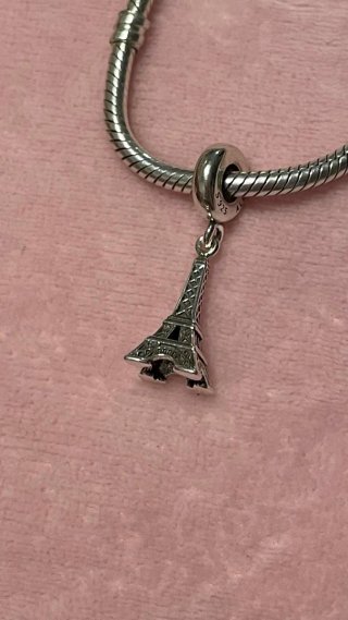 Charm Torre Eiffel