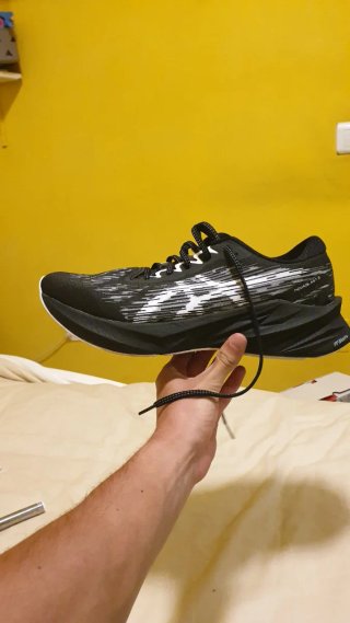 Asics Novablast 3 Zapatillas Running Negro Blanco