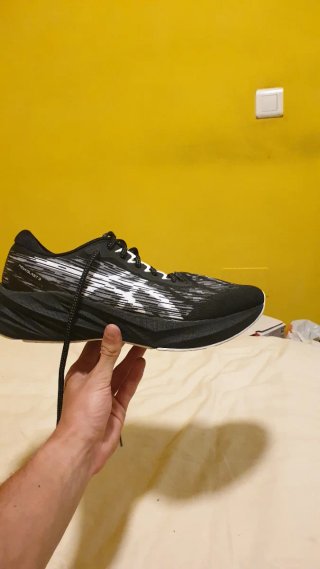 Asics Novablast 3 Zapatillas Running Negro Blanco
