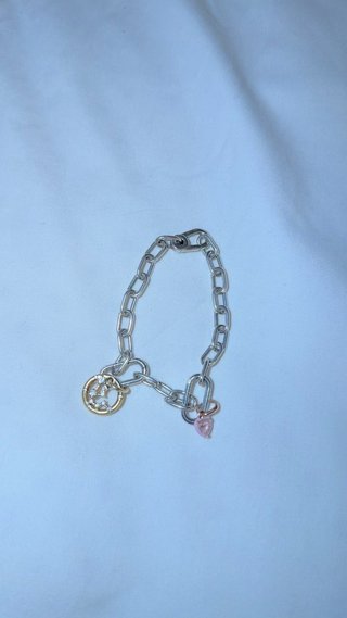 Pulsera Pandora con dos charms