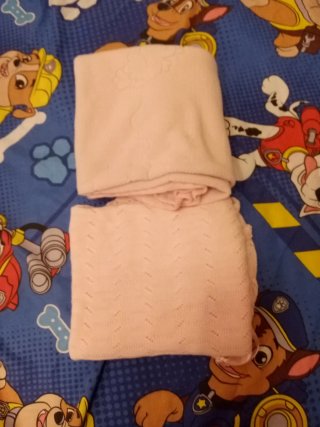 Toquilla bebé niña 100% dralon rosa y manta.