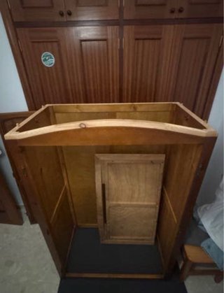 Armario madera pino macizo casi nuevo