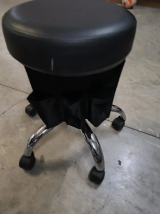 Taburete giratorio negro con ruedas