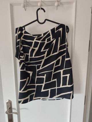Blusa de mangas y cuello asimétrico XL nueva