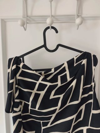 Blusa de mangas y cuello asimétrico XL nueva