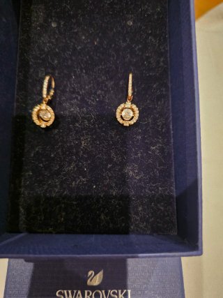 Pendientes Swarovski Dorados y Blancos