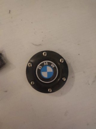 Tapa claxon BMW volante desplazado