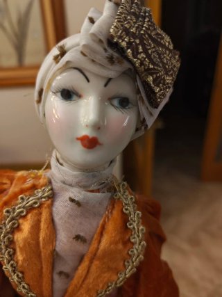 Muñeca de porcelana vintage