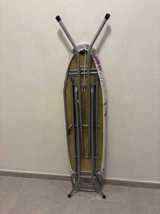 Tabla de planchar con soporte para plancha