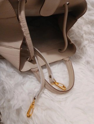 Bolso de piel beige
