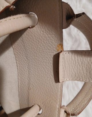 Bolso de piel beige