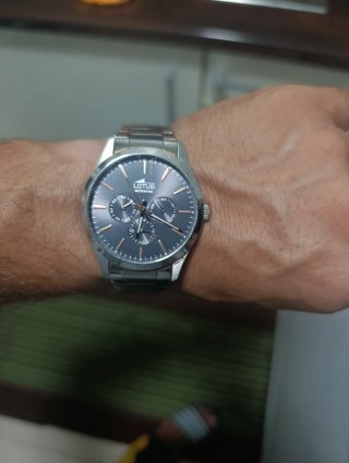 Reloj Lotus Multifunción Gris y Plateado