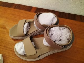 Sandalias con cuña anatómica color beige