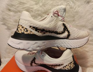 Scarpe da ginnastica Nike da donna con leopardo