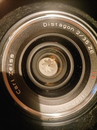 Carl Zeiss Distagon 2/35 ZE Canon