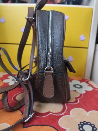 Zainetto Guess monogram beige e marrone