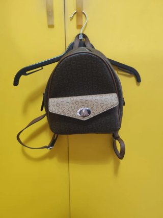 Zainetto Guess monogram beige e marrone