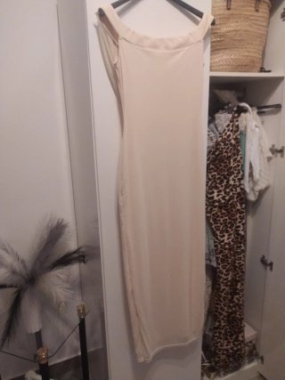 Vestido largo drapeado con adornos