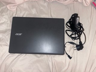 Portátil Acer Aspire One Cloudbook 14 con cargador