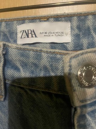 Pantalones vaqueros Zara desgastados