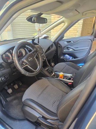 Opel Zafira Tourer 2013