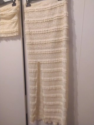 Conjunto top y falda larga encaje beige