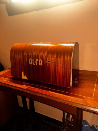 Máquina de coser ALFA antigua