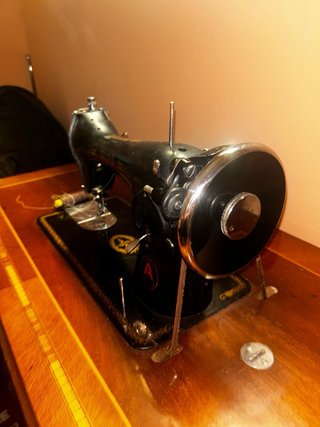 Máquina de coser ALFA antigua