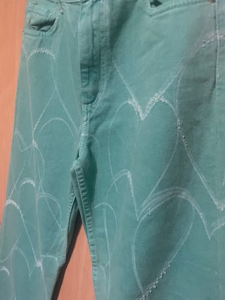 Pantalones Bershka verdes con corazones