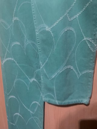 Pantalones Bershka verdes con corazones