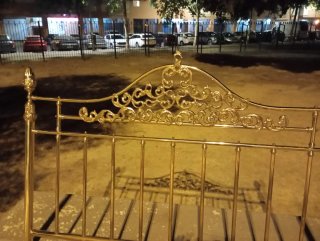 Cabecero de forja dorado