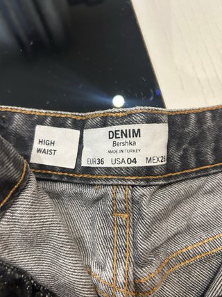 Vaqueros cortos Bershka desgastados talla 36