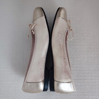 Bailarinas doradas de piel con lazada Nuevas Nº 38