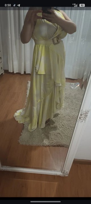 Vestido de fiesta amarillo y blanco