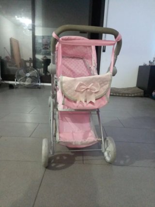Cochecito de muñecas rosa