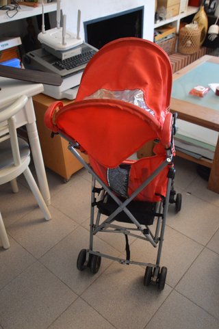 Carrito de paseo para bebé rojo
