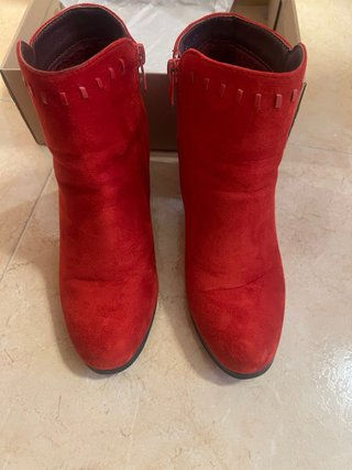 Botines rojos ante Talla 38