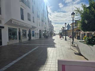Local comercial en alquiler en Puerto Banús en Marbella