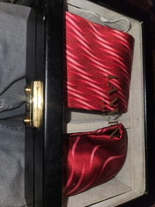 Corbata, pañuelo y caja Larvin Paris