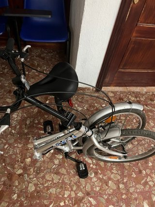 Bicicleta plegable plateada