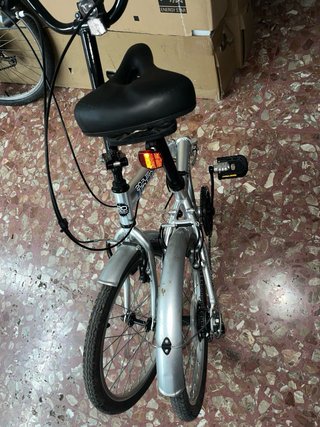 Bicicleta plegable plateada