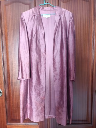 Chaqueta larga morada fiesta